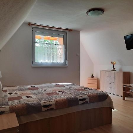 Dora Apartmanhaz 잘라카로쉬 외부 사진