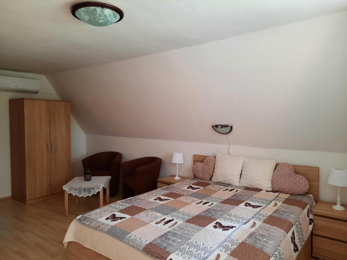 Dora Apartmanhaz 잘라카로쉬 외부 사진