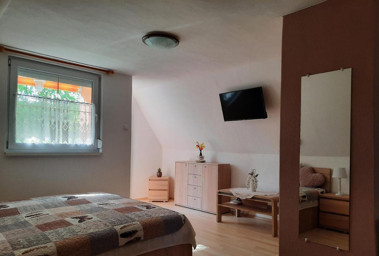 Dora Apartmanhaz 잘라카로쉬 외부 사진