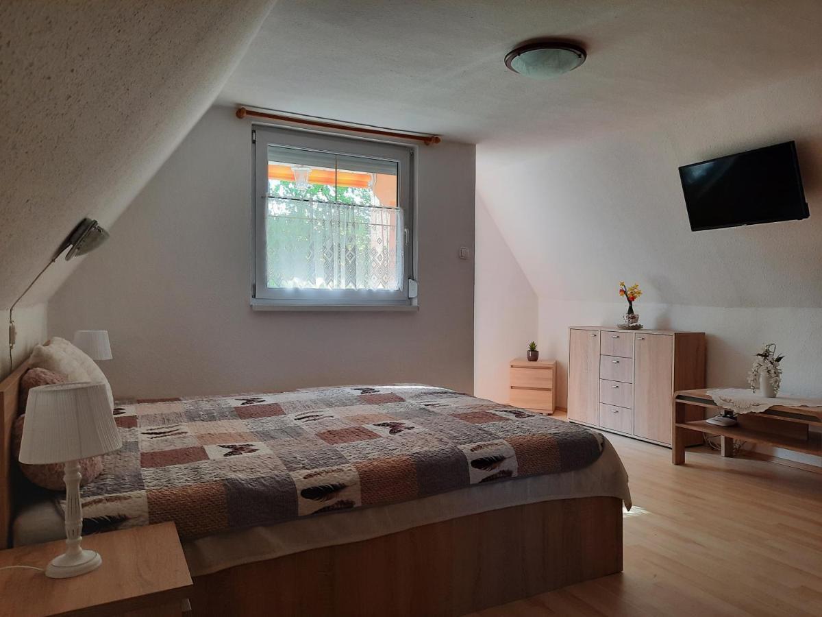 Dora Apartmanhaz 잘라카로쉬 외부 사진