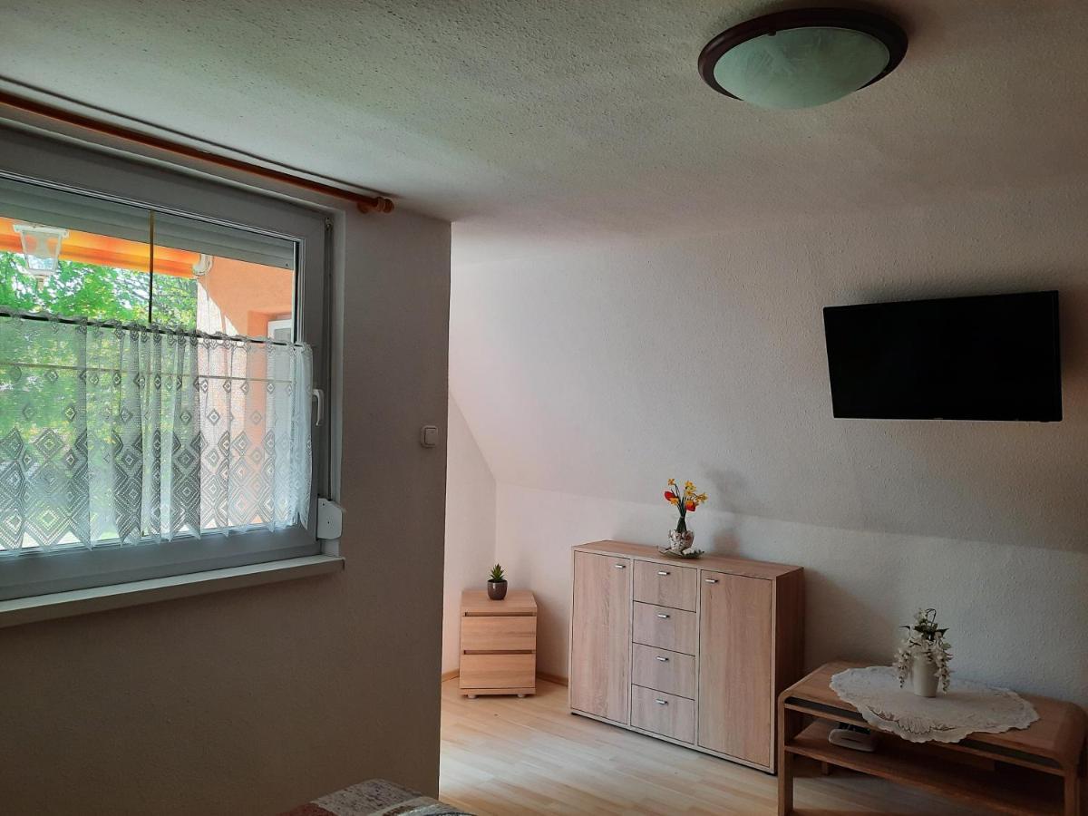 Dora Apartmanhaz 잘라카로쉬 외부 사진